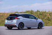 「リーフNISMO」の専用エクステリアパーツに変更はないが、「リーフ」のマイナーチェンジモデルと同様に、新たにシャークフィンアンテナが採用された。