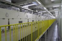 正極を乾燥させる設備。ライン全体の長さは、目算だがざっと400mといったところだろう。