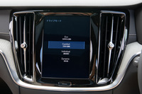 ドライブモードセレクターの操作画面。ステアリングやパワートレインなどの制御に加え、「FOUR-C」装着車ではサスペンションの減衰力も変化する。