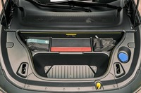 フランクと呼ばれるフロントに設置される荷室の容量は58リッター。