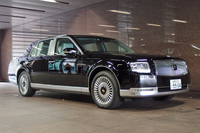 今や世界的にもレアな存在である、ショーファーカー専用モデルの新型「トヨタ・センチュリー」。2018年6月にデビューした。