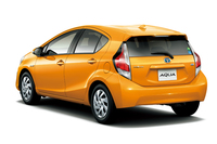 「トヨタ・アクアS」（オプション装着車）。リアコンビランプのデザインが縦基調に変更された。