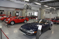 ピットで行われた「フェラーリ・クラシケ」。1960年代から80年代のモデルが13台並べられていた。