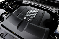 5リッターV8スーパーチャージドエンジンは510psと63.8kgmを発生。JC08モード燃費は5.3km/リッター。