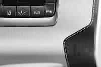 内装のセンターパネル（センタースタック）はアルミとなり、右縁に小さくVORの寄港地名が記されている。