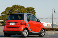 【スペック】クーペ：全長×全幅×全高＝2720×1560×1540mm／ホイールベース＝1865mm／車重＝810kg／駆動方式＝RR／1リッター直3DOHC12バルブ（71ps/5800rpm、9.4kgm/4500rpm）／価格＝176万円（テスト車＝190万7000円／アルミホイール（12スポーク）／本革巻ステアリング＆シフトノブ／フロントフォグランプ／電動調整ヒーテッドドアミラー／グローブボックス（助手席・ロック付）／ ラゲッジルームカバー（ネット付）＝10万5000円／メタリックペイント＝4万2000円）