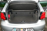 トランク容量は通常時で185リッター、最大で882リッター（VDA法）。