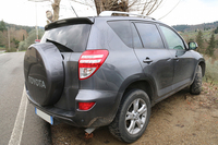 カテリーナさんの「RAV4」からは、日々欠かさず共にしているムードが漂う。