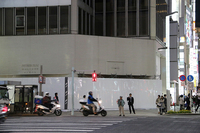 1階の日産ギャラリーもすでに休業。バッジや社名が取り外された跡が残る。