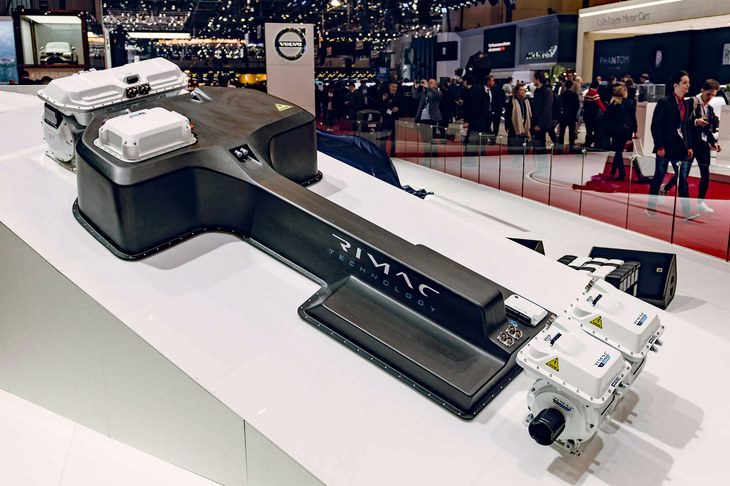 リマックはEV関連の技術をポルシェに提供。さらにマテ・リマックは量産モデルにも普及させていきたいとしている。