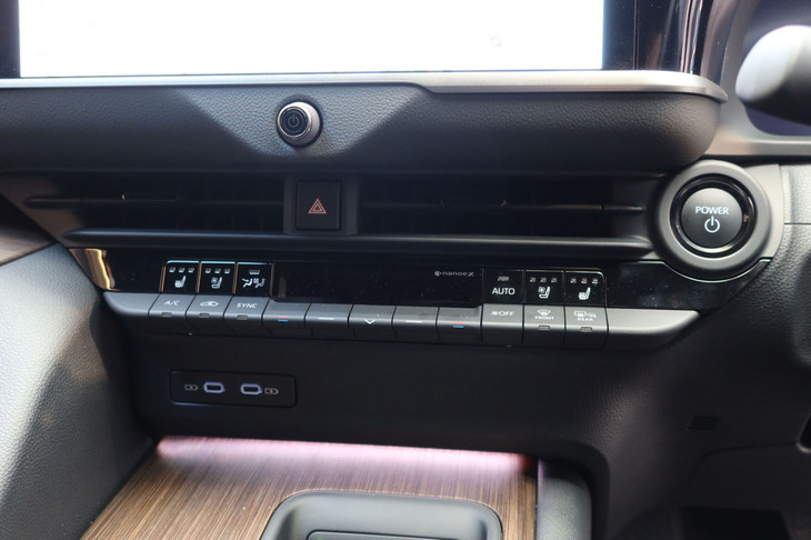 トヨタ・クラウン セダン（空調スイッチ）