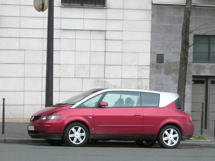 「ルノー・アヴァンタイム」。2010年3月、パリで。