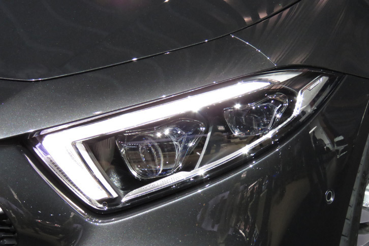 メルセデス・ベンツCLSクーペ（ヘッドランプ）