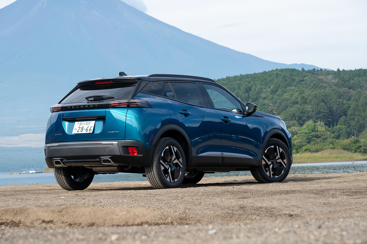 一応おさらいすると現行型「2008」は全長4305mmのコンパクトサイズがうれしいSUVだ。