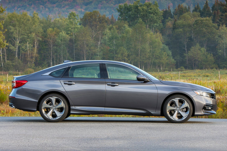新型「ホンダ・アコード」。