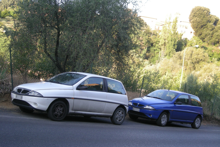 初代「ランチア・イプシロン」。2台並んで駐車してあっても不思議ではないほど街で多く見られたヒット作だった。イタリア・シエナで2008年に撮影。