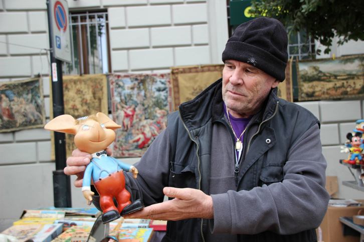 フィレンツェから来た業者のおじさん。手にしているのは、懐かしいトッポ・ジージョである。