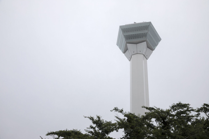 函館に着いたのはすでに夕刻。小雨もぱらついてきたが、新選組副長・土方歳三が築いた五稜郭を見学する。