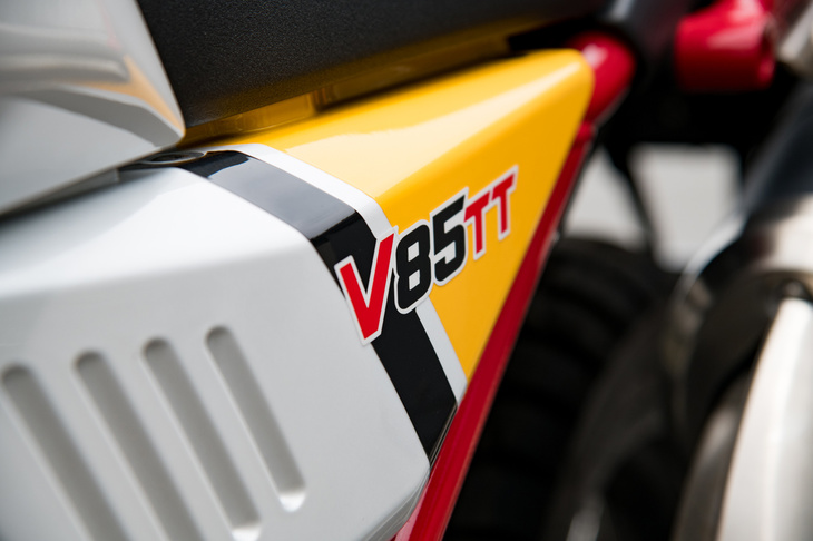 2018年のインターモト（ドイツ・ケルンのモーターサイクルショー）で発表された「V85 TT」。車名の“TT”は、オールテレインを意味するイタリア語“Tutto Terreno”の頭文字を取ったものだ。