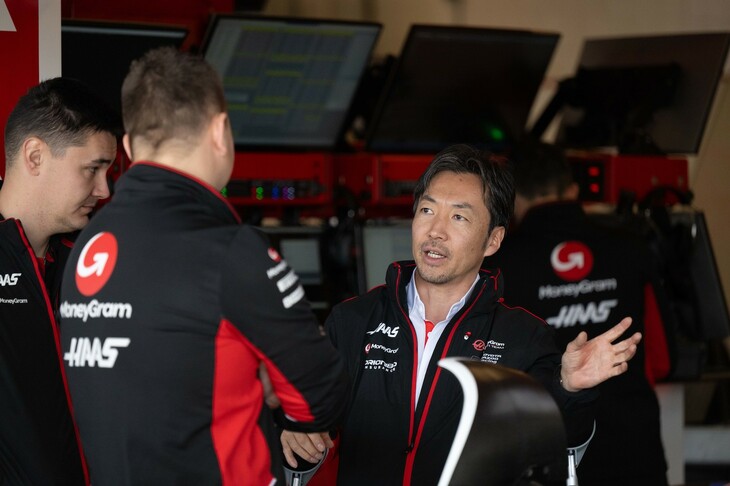 ギュンター・シュタイナーの後任として、今年ハースのチーム代表に就任した小松礼雄（写真右）。昨シーズンは10チーム中最下位だったが、今季は速さ、レースでの安定感を向上させ、コンストラクターズランキング7位で終えた。またシーズン中にはトヨタとの提携が発表され、共同開発などを行うことも明らかに。トヨタのF1復帰は否定されており、パワーユニットもフェラーリ製を2028年まで使うことが決まっている。（Photo=Haas）
