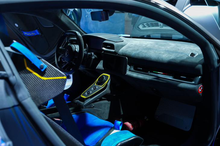 マセラティGT2ストラダーレ（コックピット）