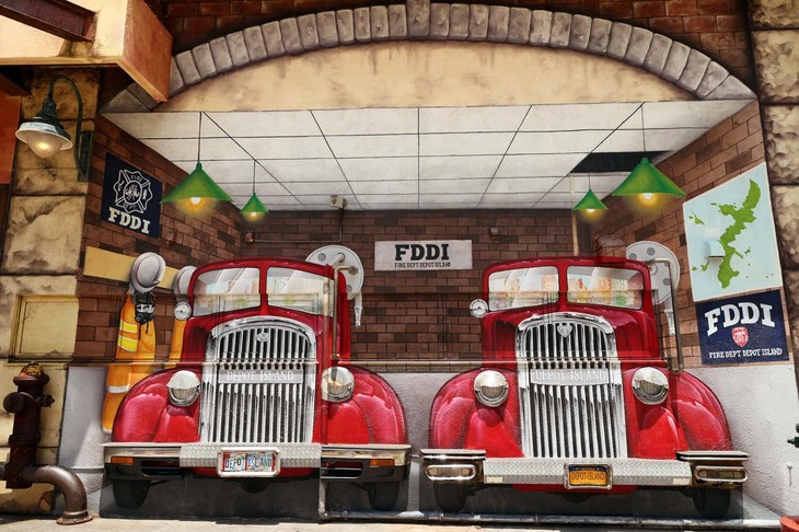 アメリカンビレッジ内の建物に描かれたペイントアート。“映える”スポットがあちこちに。