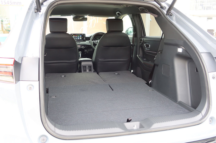 ホンダ・ヴェゼルe：HEV RS（ラゲッジルーム）