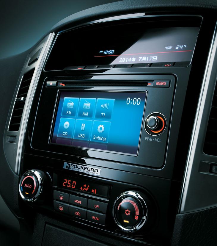 「パジェロ」（写真）や先代の「アウトランダー」には「ロックフォードフォズゲート」のカーオーディオシステムが採用されていた。