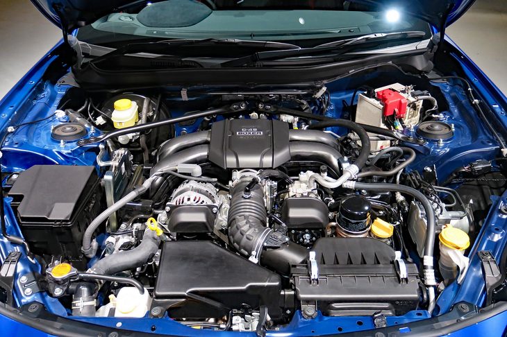 スバルBRZ（「FA24」型2.4リッター水平対向4気筒エンジン）