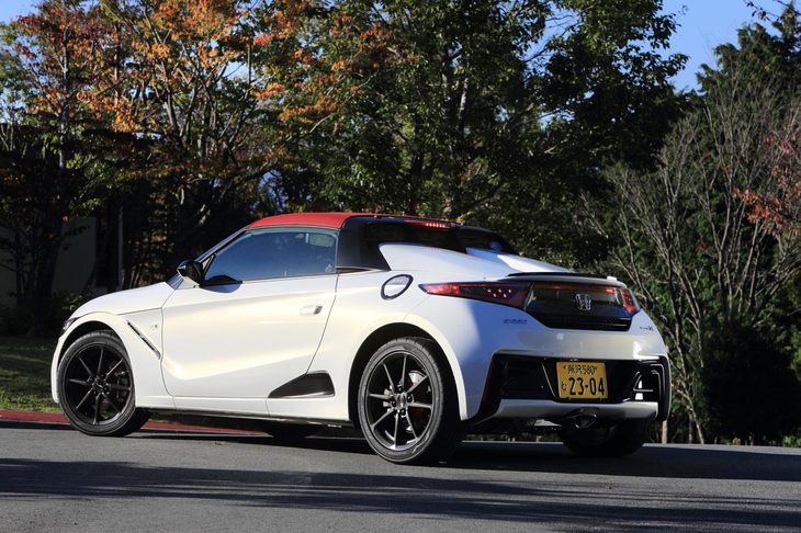 玉村氏がホンダアクセスを退社したのは2011年。その7年後に発売された「S660モデューロX」にも、ブランドの伝統は受け継がれている。