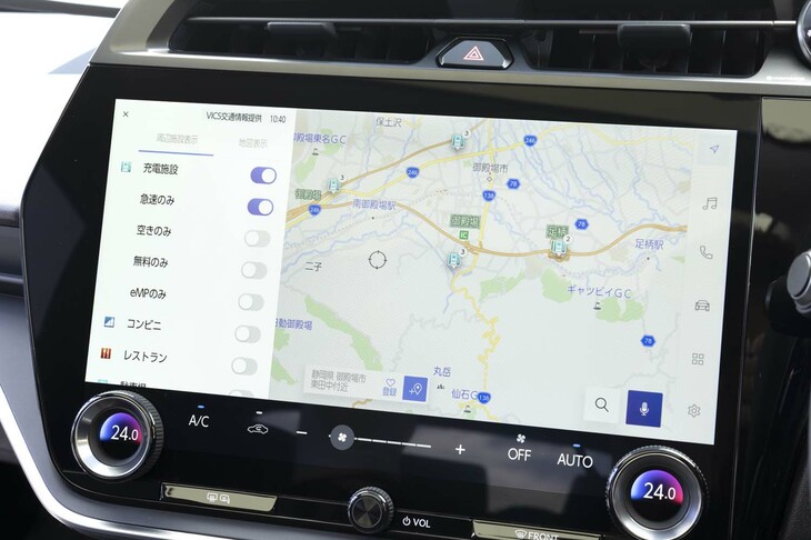 ダッシュ中央のタッチスクリーンは「iPad Pro」よりも大きい14インチ。エアコン温度やオーディオのボリューム、デフロスターのオン／オフなど、すぐに操作したいと思うような機能には専用のインターフェイスが残されている。