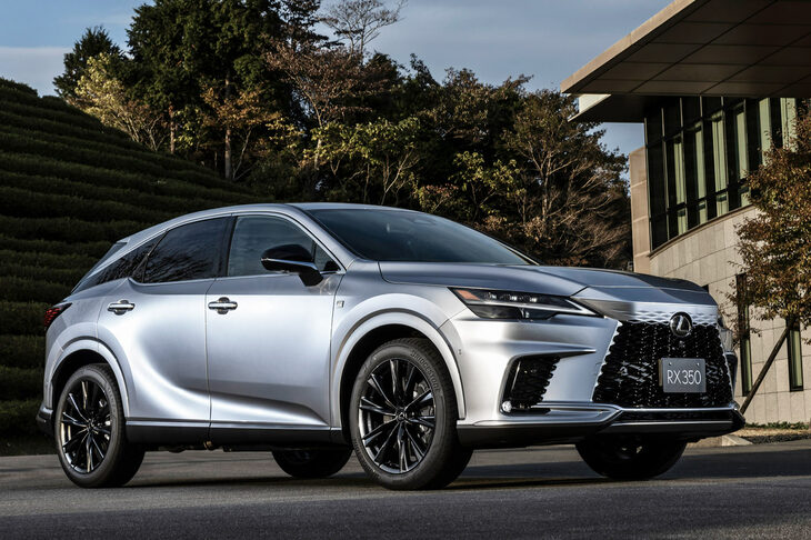 スポーティーなキャラクターが付与された“Fスポーツ”（写真は「RX350“Fスポーツ”」）。外装では前後バンパーの意匠が大きく異なるほか、フロントグリルがメッシュタイプとなる。
