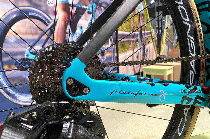 デローザとピニンファリーナとの技術開発は、2016年から続けられている。