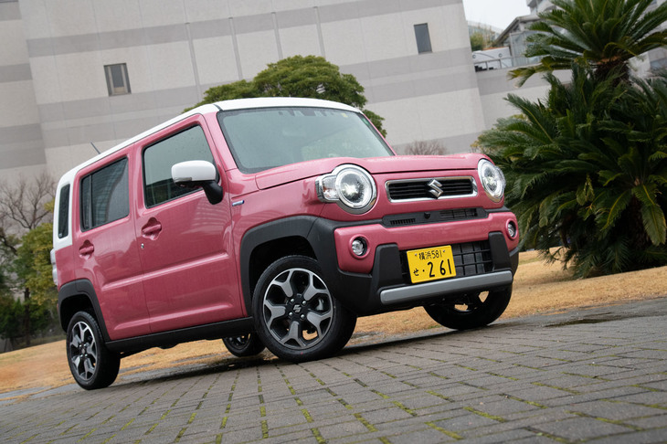 豊富なボディーカラーは従来型から受け継がれた新型「ハスラー」の美点。全11種類のバリエーションが用意される。