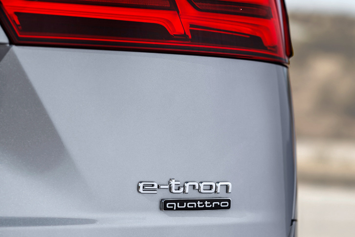 プラグインハイブリッド車の「e-tron」。現状では「Q7」に加え、「A3スポーツバック」にも設定されている。