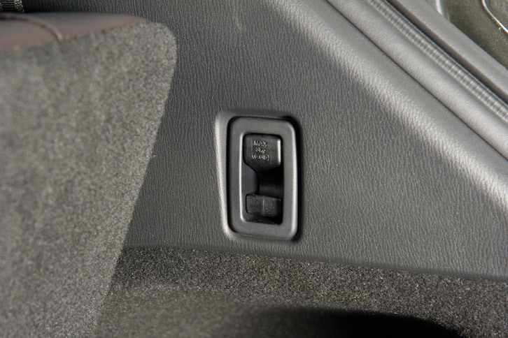 マツダCX-8 XD Lパッケージ（ラゲッジルーム）