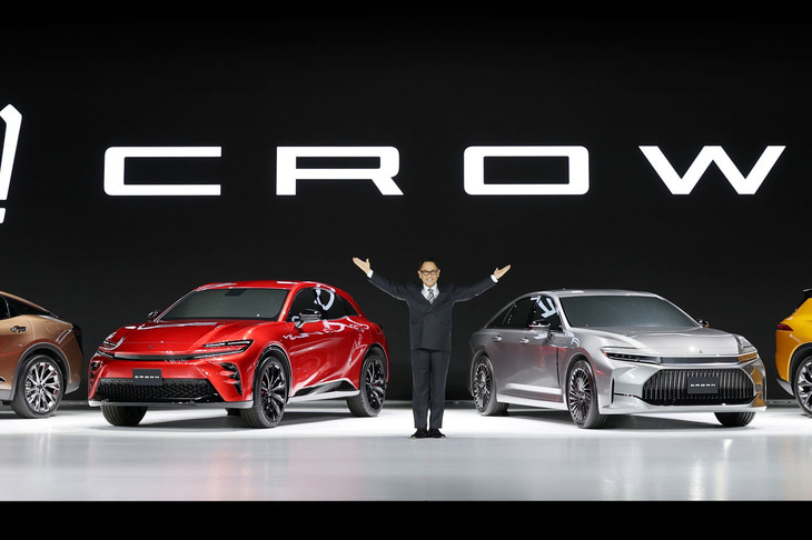 千葉の幕張メッセで世界初披露された新型「トヨタ・クラウン」。単一車種のお披露目に豊田章男社長が登壇するというところにトヨタの意気込みを感じる。