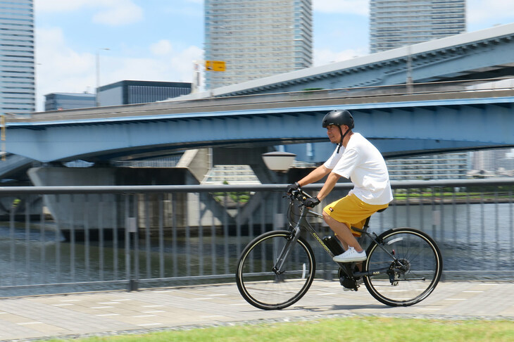 「スマチャリ」を搭載した最初の自転車「RAIL ACTIVE-e」は、ワイ・インターナショナルの展開する自転車販売店ワイズロードにて、2023年7月21日に予約受け付けを開始。同年10月下旬に発売される予定だ。