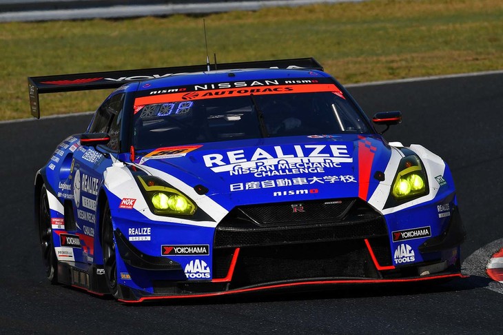 GT300クラスを制したのは、藤波清斗／ジョアオ・パオロ・デ・オリベイラ組のNo.56 リアライズ日産メカニックチャレンジ GT-R。こちらも2021年からの開幕戦2連覇となった。