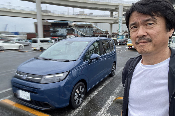 フルモデルチェンジで3代目に進化したホンダの新型「フリード」は、2024年6月27日に正式発表された。標準モデルとされる「エアー」と、アウトドアテイストが盛り込まれた「クロスター」の2モデルをラインナップしている。写真は前者。