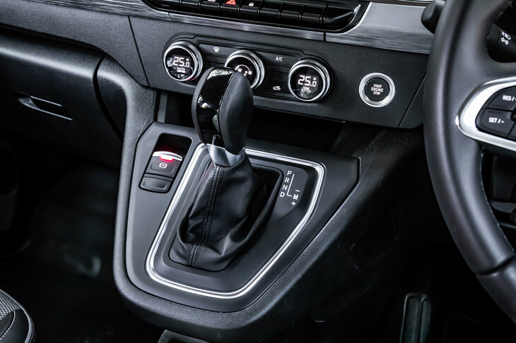 トランスミッションは全車共通で7段DCT。マニュアルモード付きだが、シフトパドルは装備されない。（写真：花村英典）