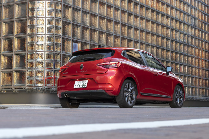 新型「ルーテシア」のボディーサイズは全長×全幅×全高＝4075×1725×1470mm、ホイールベース＝2585mm。先代モデルよりも全長と全幅が小さくなっている。