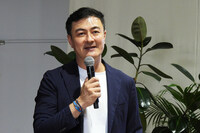 フォルクスワーゲン グループ ジャパン社長兼アウディ ジャパン ブランドディレクターのマティアス・シェーパース氏。アウディが進める、販売店や生産拠点を含めた事業全体でのカーボンニュートラルプログラム「Mission Zero」や、日本におけるEV用充電網の拡充といった取り組みについて説明した。