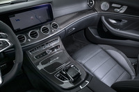 オプション「AMGカーボンパッケージ」を選択したテスト車には、インテリアの各所にカーボンパネルがあしらわれる。