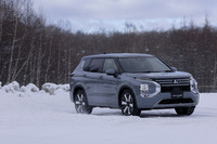 試乗車の「アウトランダー」は2024年10月に発売された最新モデル。グレードは最上級の「Pエグゼクティブパッケージ」だ。