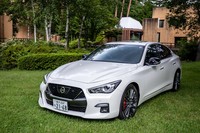 3リッターV6ツインターボエンジンの最高出力を405PSに向上させた、ハイパフォーマンスバージョン「400R」も、今回のマイナーチェンジを機にラインナップ。