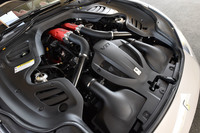 3.9リッターV8ターボエンジンは、キャビン寄りに搭載されている。最高出力610ps、最大トルク760Nmを発生する。