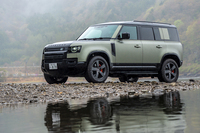 SUVのマスターピース「ディフェンダー」に乗るということ