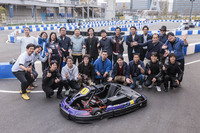 参加者みんなで記念撮影。優勝は『Esquire Japan』チームだった。