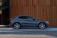 「アルファ・ロメオ・ステルヴィオ」に上質感を高めた限定車の画像